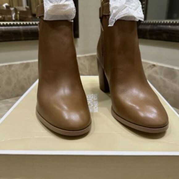 Michael Kors Darcy Heeled Bootie Boots NIW Brown leather Gold accents 9M - Picture 12 of 13